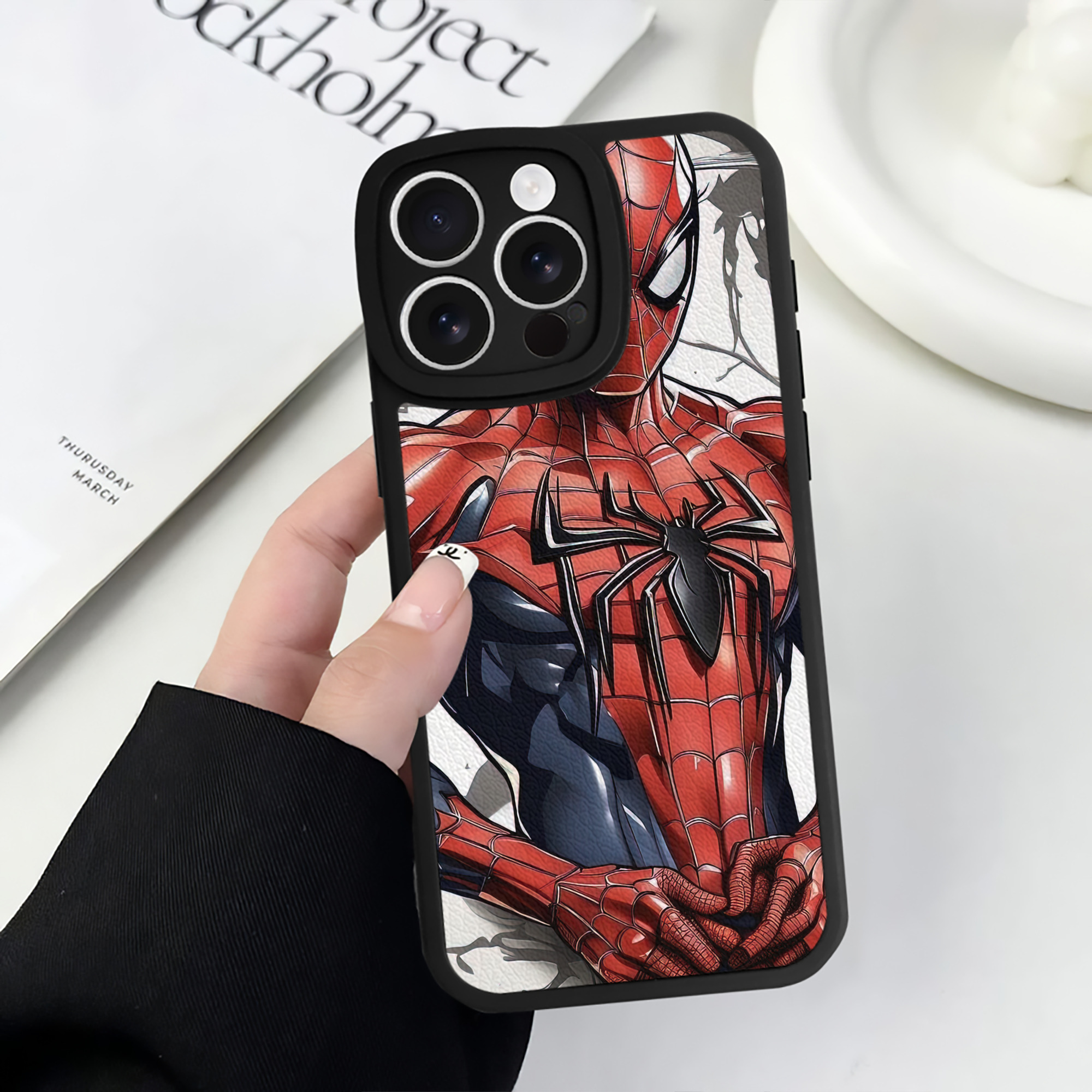 Spider Man スパイダーマン 【iPhone 16シリーズ対応】シリコンスマホケース（レザー調） 材質：シリコン